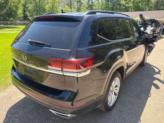 2022 Volkswagen Atlas 2.0T SE w/Technology - Exterior Rear Right Corner Image